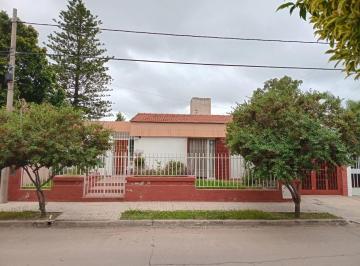 Casa · 105m² · 4 Ambientes · 1 Cochera · Ayacucho - Casa en Venta - 2 Dorm Oficina Garage