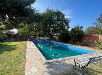 Casa · 350m² · 6 Ambientes · 2 Cocheras · Casa en Venta en Maipu
