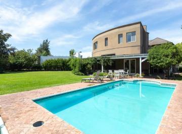 Casa de 10 ambientes, Berazategui · Casa en Venta en Club de Campo Abril