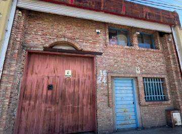 Local comercial · 240m² · 3 Ambientes · Galpón/depósito en Venta – Av Vélez Sarsfield 1600