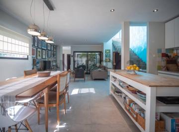 Casa · 157m² · 4 Ambientes · 1 Cochera · Casa en Venta La Plata