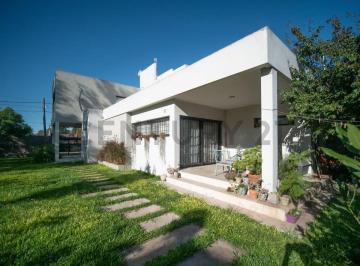 Casa · 157m² · 4 Ambientes · 1 Cochera · Casa en Venta La Plata