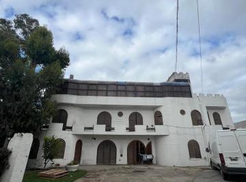 Casa · 1400m² · 8 Ambientes · 10 Cocheras · Galpon con Vivienda Sobre 7 Lotes Sobre Ruta 2