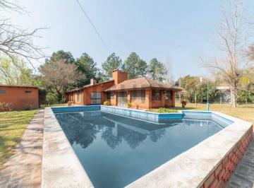 Casa · 200m² · 6 Ambientes · 2 Cocheras · Casa de 3 Dormitorio en Venta, Arroyo Leyes, Santa Fe