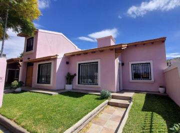 Casa · 200m² · 4 Ambientes · 1 Cochera · Casa en Maipu