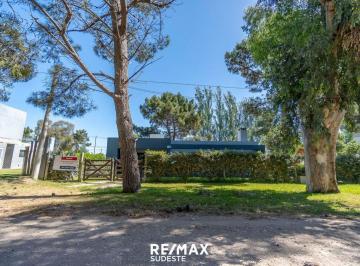 Casa · 90m² · 3 Ambientes · 1 Cochera · Casa con Pileta Monte Hermoso Apta Credito