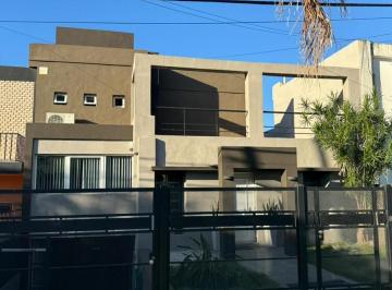 Casa · 216m² · 8 Ambientes · 2 Cocheras · Vendemos Gran Casa Sobre Av Don Bosco a m de Circunval