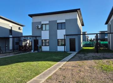 Casa · 72m² · 3 Ambientes · 2 Cocheras · Alquiler por 12 Meses (Sin Muebles)