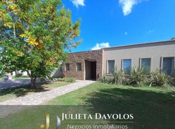 Casa · 160m² · 6 Ambientes · 2 Cocheras · Casa en Venta/alquiler Anual 6 Ambientes Barrio El Cantón