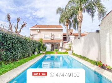 Casa · 171m² · 4 Ambientes · 1 Cochera · Triplex 3 Dorm. Venta - Beccar