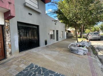 Casa · 100m² · 6 Ambientes · 12 E/ 75 y 76 - Casa en PH - 4 Dorm. - Cochera - Villa Elvira