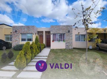 Casa · 184m² · 4 Ambientes · 1 Cochera · Casa en Alquiler - Monte Grande, Barrio Los Robles
