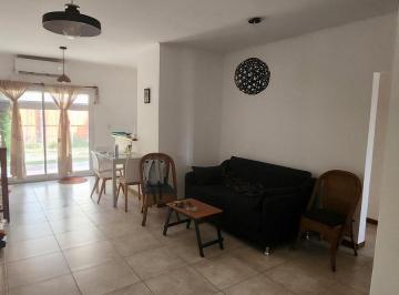 Casa · 184m² · 4 Ambientes · 1 Cochera · Casa en Alquiler - Monte Grande, Barrio Los Robles