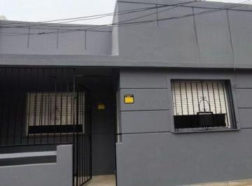Casa · 72m² · 3 Ambientes · Venta Casa 3 Amb con Patio Bernal Oeste