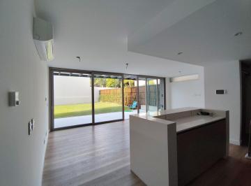 Departamento · 115m² · 3 Ambientes · 2 Cocheras · Departamento de Tres Ambientes con Jardín Propio en Alquiler