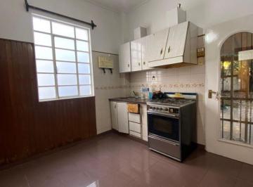 Casa · 90m² · 3 Ambientes · 1 Cochera · Casa en Venta - 2 Dorm. 2 Baños - 211 m² - La Plata