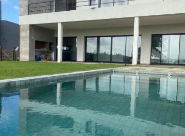 Casa · 280m² · 4 Ambientes · 5 Cocheras · Excelente Casa a Estrenar en Club de Campo San Lucas