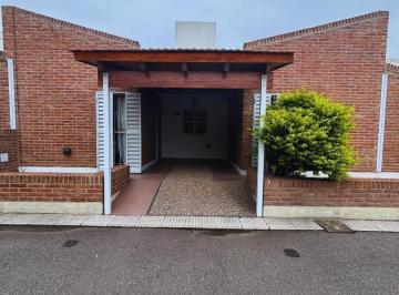 Casa · 65m² · 3 Ambientes · 1 Cochera · Casa en Venta 2 Dorm. con Seguridad - Apto Credito