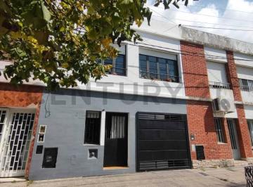 PH · 93m² · 4 Ambientes · 1 Cochera · Casas en Venta en La Plata, 3 Dorm.