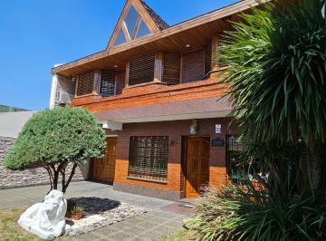 Casa · 386m² · 5 Ambientes · 3 Cocheras · Casa en Venta 5 Amb. Villa Luzuriaga