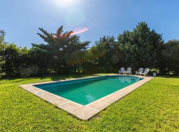Casa · 80m² · 2 Ambientes · 1 Cochera · Venta - Casa un Dormitorio con Pileta - Funes Town