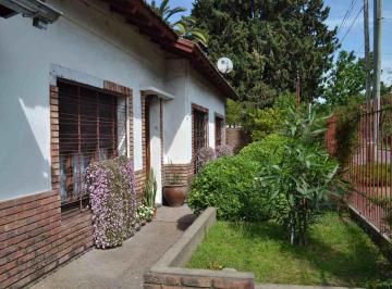 Casa · 116m² · 5 Ambientes · 1 Cochera · Casa en Venta - Claypole con Quincho y Cochera