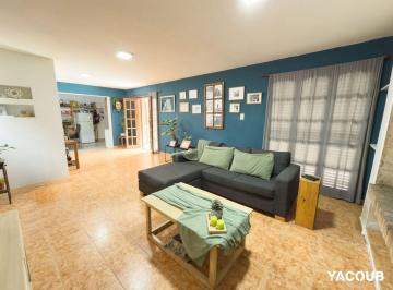 Casa · 120m² · 6 Ambientes · 1 Cochera · Casa en Venta - 4 Dorm. 2 Baños - 400 m² - La Plata - Villa Elisa.