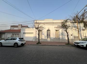 Casa · 236m² · 7 Ambientes · 1 Cochera · Casa en Barrio San Martin