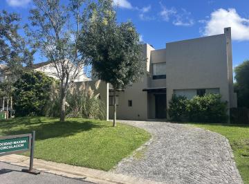 Casa · 240m² · 5 Ambientes · 2 Cocheras · Casa en Las Glorietas Nordelta