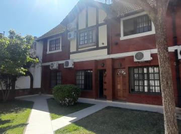 Casa · 75m² · 4 Ambientes · 1 Cochera · Venta Apto Credito - Casa 4 Amb, Jardin - Munro, Vicente Lopez