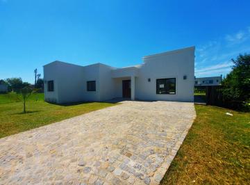 Casa · 190m² · 4 Ambientes · Casa en Venta - 3 Dorm. 5 Baños - 946 m² - Escobar