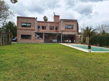 Casa · 320m² · 5 Ambientes · 1 Cochera · Alquiler Temporal Casa Bella Vista - Fines de Semana