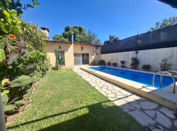 Casa · 150m² · 3 Ambientes · 2 Cocheras · Casa en Santos Lugares con Quincho y Pileta
