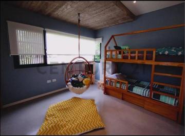 Casa · 197m² · 4 Ambientes · 2 Cocheras · Casas en Venta en La Cándida, con Pileta, 2 Dorm. Mas Escritorio