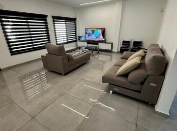 Casa · 120m² · 3 Ambientes · 4 Cocheras · Casa en Venta 3 Ambientes en Parque Leloir