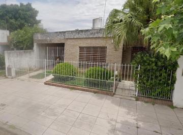 Casa · 135m² · 3 Ambientes · 1 Cochera · Casa en Venta - 2 Dorm. 1 Baño - 300 m² - José C. Paz