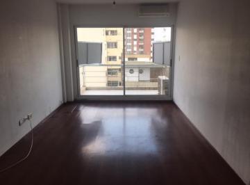 Departamento · 50m² · 3 Ambientes · 1 Cochera · Piso 3 Ambientes con Cochera Fija Cubierta Apto/profesional Edif. Moderno 10años
