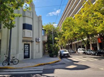 Esquina Fitz Roy y Vera. · Casa Estilo Art Deco en Esquina