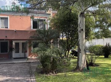 Casa · 300m² · 5 Ambientes · 4 Cocheras · Venta de Hermosa Casa en Barrio Parque Leloir - Ituzaingó