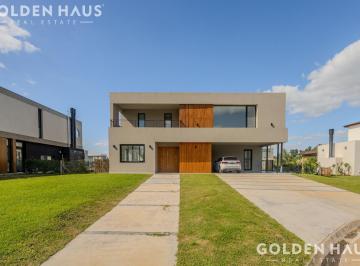 Casa · 247m² · 5 Ambientes · 2 Cocheras · Casa en Venta 5 Ambientes a Estrenar Barrio Pilara La Calesa