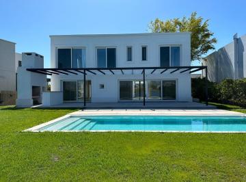 Casa · 400m² · 5 Dormitorios · 2 Cocheras · Casa en Barrio Barbarita