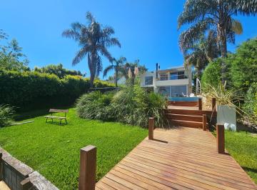 Casa · 300m² · 8 Ambientes · 2 Cocheras · Casa en Barrio Santa Barbara