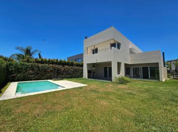 Casa · 202m² · 6 Ambientes · Casa en Barrio Castaños - Nordelta