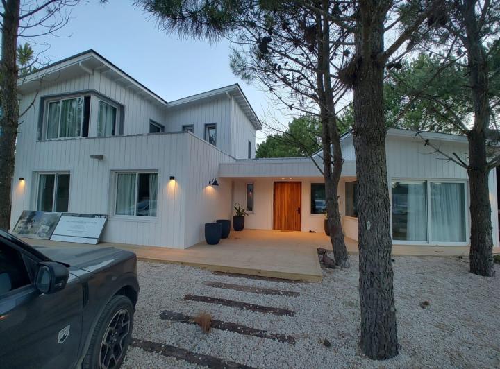Casa · 214m² · 10 Ambientes