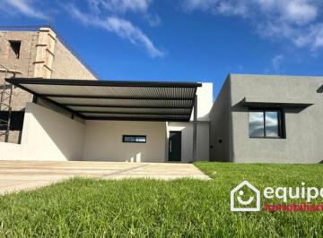 Casa · 360m² · 3 Dormitorios · 2 Cocheras · Casa Docta 3 Dorm. Docta - Nobu. Entrega Inmediata