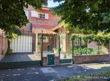 Casa · 200m² · 5 Ambientes · 3 Cocheras · Casa en Temperley Oeste