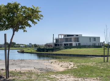 Casa · 350m² · 7 Ambientes · 2 Cocheras · Casa en Venta / Alquiler en Nordelta