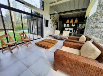 Casa · 180m² · 6 Ambientes · 2 Cocheras · Campo Timbo