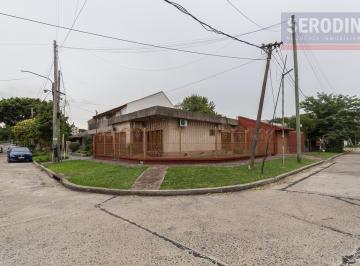 Esquina · Casa Tipo en Excelente Ubicación