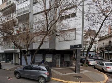 Departamento · 77m² · 4 Ambientes · 1 Cochera · Departamento de 3 Ambientes Al Frente C/ Dep y Cochera